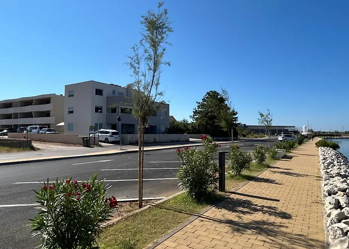 Maestral Apartamento *